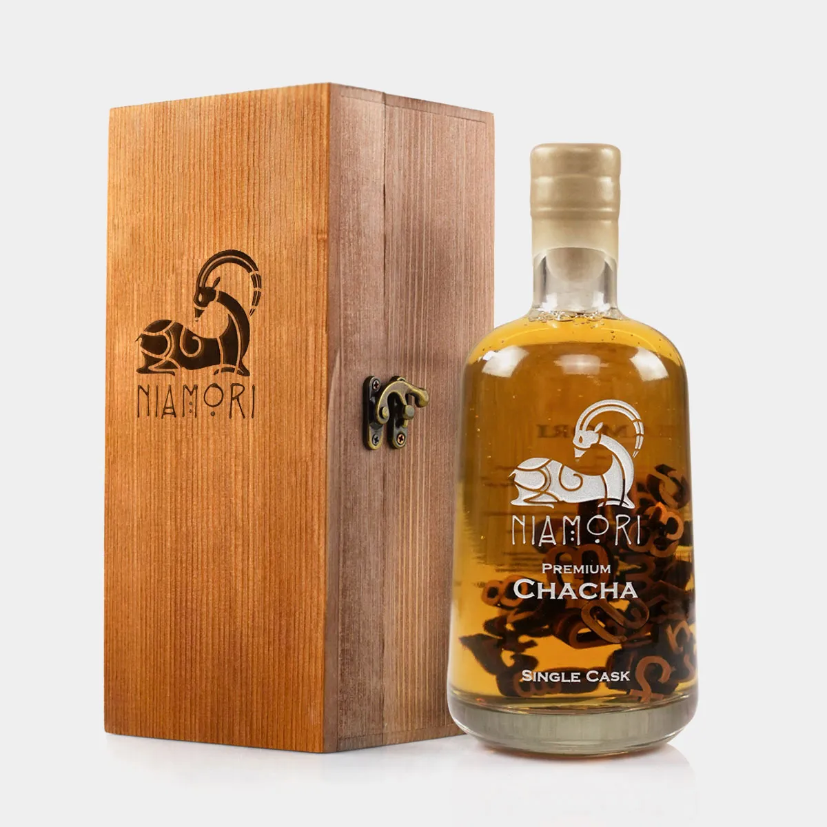 ჭაჭა ანბანით | Single Cask | ხის ყუთით | 0.50 ლიტრი