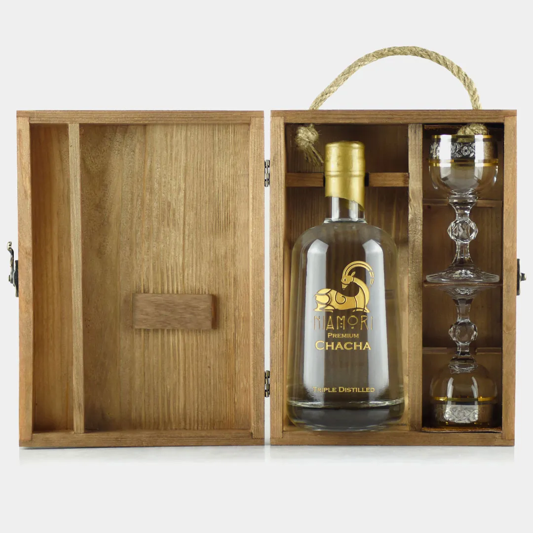ჭაჭა | Triple Distilled | ხის ყუთით და ჭიქებით | 0.50 ლიტრი